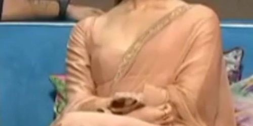 Alia Bhatt try to expose tits