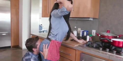Fucked My Stepmother While Step Dad Doesn'T See (Melissa Lynn)