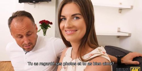 HUNT4K. Superbe beautï¿½ clouï¿½e par un ex-BF cornï¿½ avec la permission de son mari