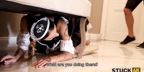 STUCK4K. Chick being trapped under the bed gave her man an awesome idea