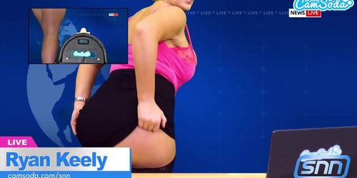 Camsoda - Big Boobs Milf Ryan Keely Enjoys Sybian While Reading The News