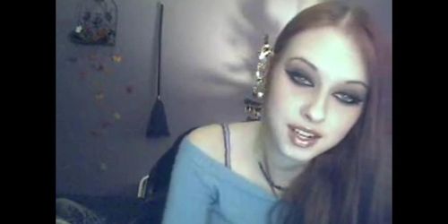 Liz Vicious smoking and teasing camshow. What a hottie !