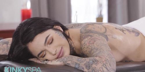 Kinky Spa - Tattooed Girl Leigh Raven Gets A Long-Awaited Orgasm By Her Masseur At The Kinky Spa