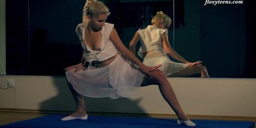 Flexible Acrobatic Yoga Flex Russian porn video – Russian flexible acrobatic ballerina Elena Proklova (Naked Gymnast)
