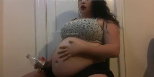 Bbw hairy bush masturbates