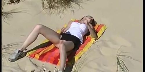 18yo lovely nudist flash at beach