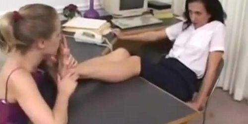 girl worship her boss dirty feet (I search studio of this vid or full video link pls)