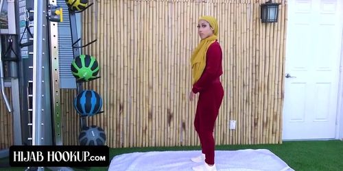 Hijab Hookup - Sexy Muslim Slut Pounds Her Personal Trainer When Her Husband Is Not Home