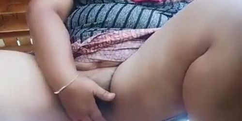 Desi girl’s nude selfie video (desi_girls )