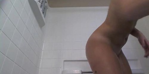 PAWG Cums in Shower (Beauty Dior)