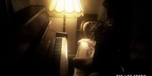 Keyboard Typing porn video – Gorgeous teen brunette plays her pussy like a piano keyboard