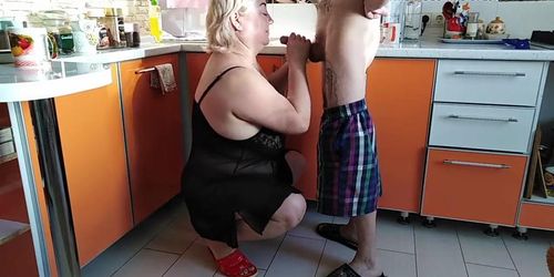 caught mother-in-law in the kitchen, fucked in the mouth