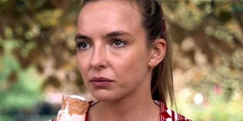 Jodie Comer (Villanelle) fucks Eve at her apartment (Jitka Branich, SEX HOUSE)