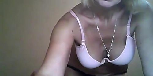 BLONDE GILF ON WEBCAM