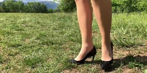 Pantyhose Flashing (Beauty Dior, Sunny Day, Amanda Logue)