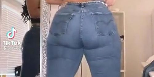 So Hot Nice Ass Latina in Jeans