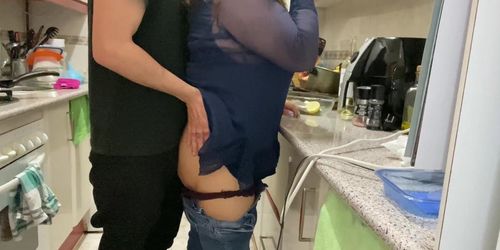 I screw my stepmom's ass while she cooks!