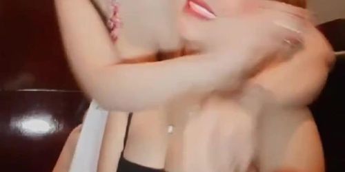 JoniMalaikat Live IG : dua model Joni Malaikat
