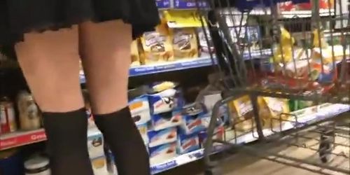 18yr old Chelsea upskirt in the supermarket