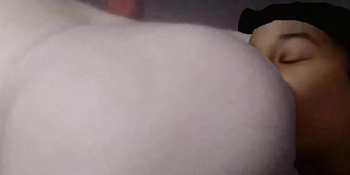 Elsa Daniela le da un beso negro a Nicolás