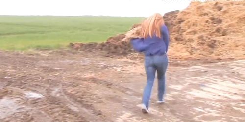 Hot MILF Pissing In Field