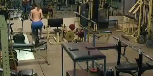 Naked lady spied exercising in a gym