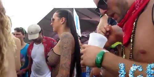 Amazing round tits at a rave