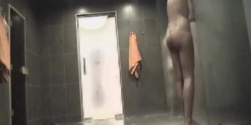 Amateurs walking nude in front of spy cam in shower