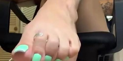 Kim has really sexy feet