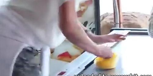 Braless Airhockey