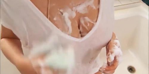 Ai Shinozaki Getting Clean