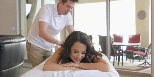 Lisa Ann Big Ass Gets Licked By Masseur