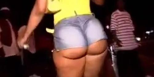 Booty Butt Ass Cheeks Jiggling while walking 04