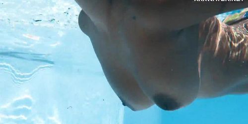 Enjoy Yorgelis hottest boobs and ass underwater (Yorgelis Yorgelis)