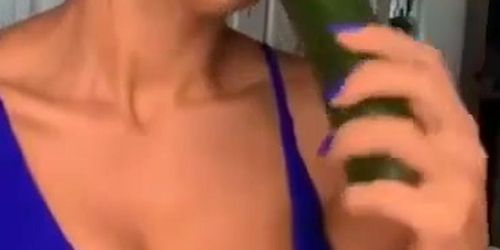 HOT BIG ASS TEEN SQUIRT WITH CUCUMBER