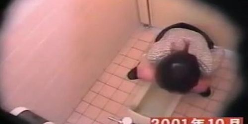 Masturbating Asian girl in the college toilet