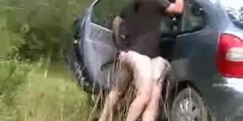 Une bonne levrette dans sa voiture