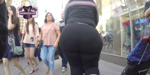 Mega pear candid