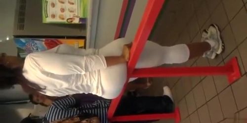 Huge bubble butt in white yoga pants