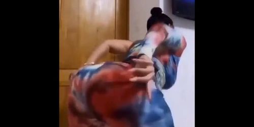 Thick Latina wobbles that big butt