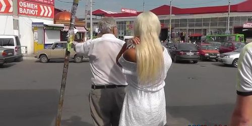 Hawt bimbo shows arse up petticoat