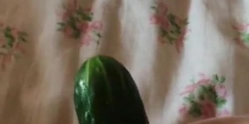 Mature Fucks her pussy with cucumber