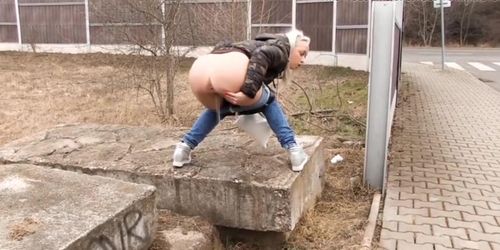 Pee scene