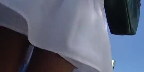 Creep up om silky upskirt