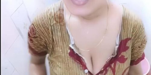 Indian khushboo bhabhi bathing live (non-nude)