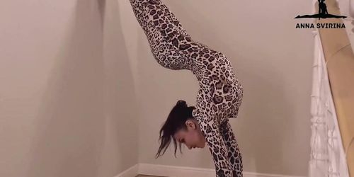 Contortion anna in a leopard suit