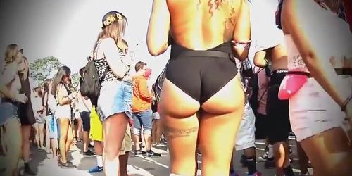 Big booty chick filmed on the street when shaking it (Norma Joel, That fine)