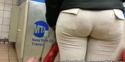 Candid big beautiful woman wazoo in sweats of NYC