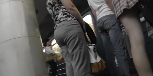 Actually fabulous subway upskirt