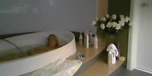 Amateur female is relaxing in the bath on hidden cam